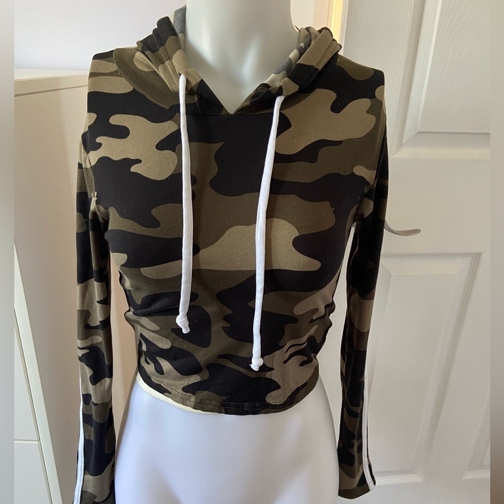 Short vest with long sleeves and army pattern 🧨